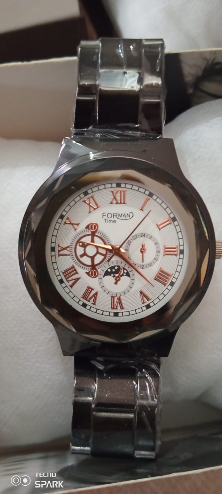 black colour chain roman numbers dial white screen